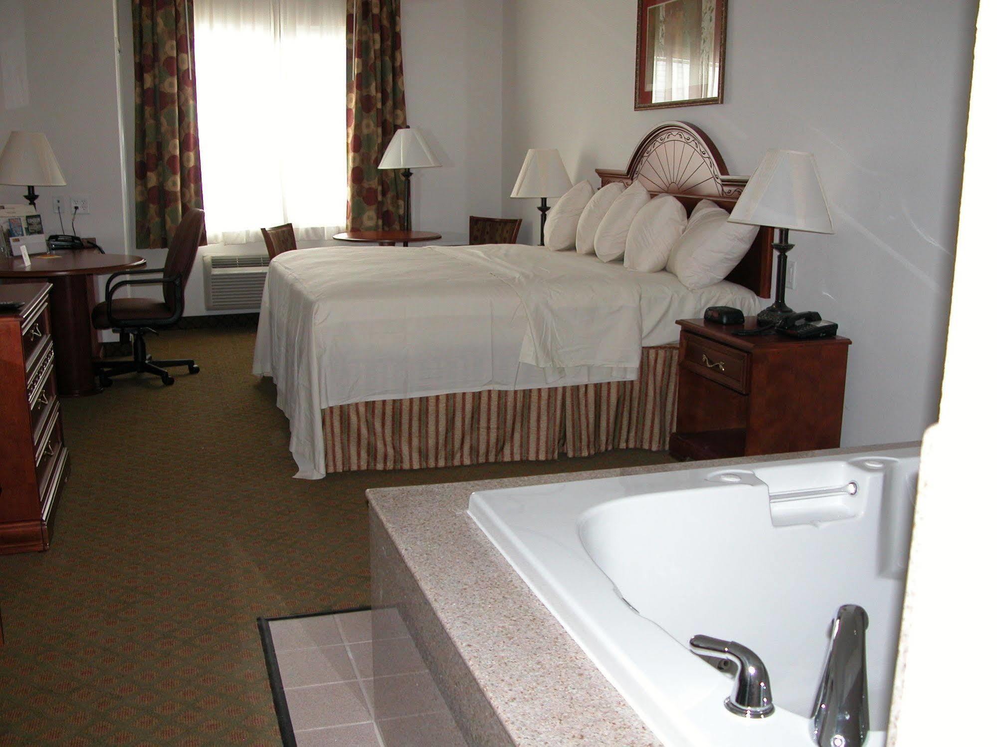 Budget Host Inn And Suites Cameron Ngoại thất bức ảnh